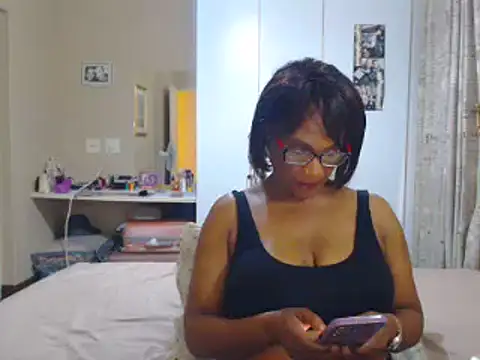 Snapshot of Hotgrannyx chatting on 12/20/24, 04:25 Hotgrannyx online show from 12/20/24, 04:25