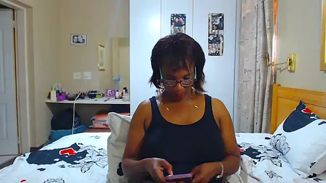 Snapshot of Hotgrannyx chatting on 02/13/25, 11:28 Hotgrannyx online show from 02/13/25, 11:28