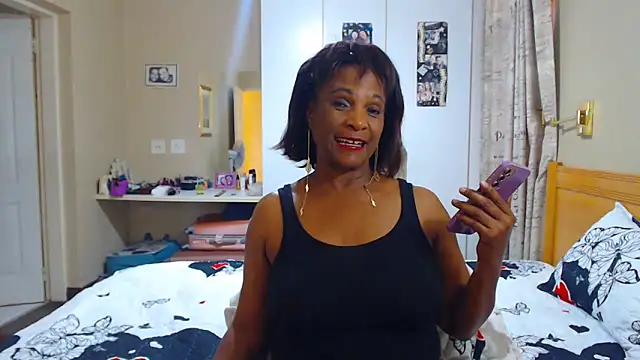 Snapshot of Hotgrannyx chatting on 02/19/25, 12:11 Hotgrannyx online show from 02/19/25, 12:11