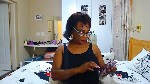 Snapshot of Hotgrannyx chatting on 03/08/25, 08:11 Hotgrannyx online show from 03/08/25, 08:11