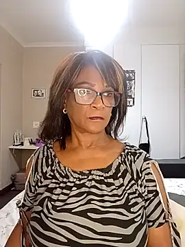 Snapshot of Hotgrannyx chatting on 09/17/25, 08:38 Hotgrannyx online show from 09/17/25, 08:38