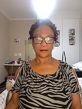 Snapshot of Hotgrannyx chatting on 09/26/25, 01:53 Hotgrannyx online show from 09/26/25, 01:53