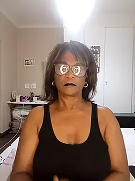 Snapshot of Hotgrannyx chatting on 10/17/25, 04:04 Hotgrannyx online show from 10/17/25, 04:04