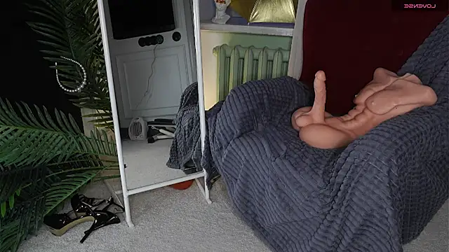 SofiaFoster  online show from 11/14/25, 05:50