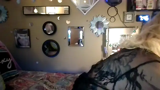 Snapshot of marilyn420 chatting on 02/11/26, 05:45 marilyn420 online show from 02/11/26, 05:45