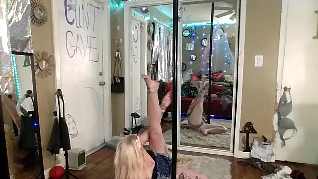 Snapshot of marilyn420 chatting on 03/14/26, 11:26 marilyn420 online show from 03/14/26, 11:26