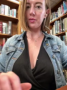 Snapshot of TopsyWilde chatting on 01/10/25, 12:36 TopsyWilde online show from 01/10/25, 12:36