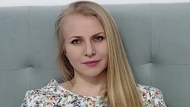 Snapshot of K__Adrienne chatting on 03/02/25, 12:11 K  Adrienne online show from 03/02/25, 12:11