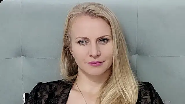 Snapshot of K__Adrienne chatting on 10/13/25, 05:29 K  Adrienne online show from 10/13/25, 05:29