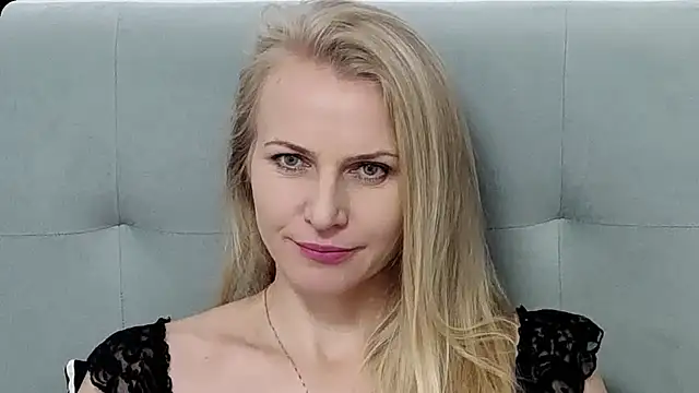 K  Adrienne online show from 11/07/25, 08:14