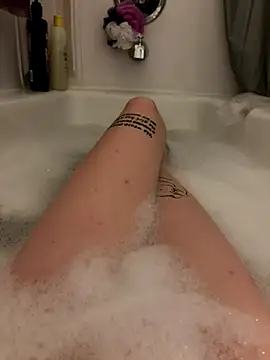 Snapshot of xopinkjuicyrose chatting on 11/06/25, 09:43 xopinkjuicyrose online show from 11/06/25, 09:43