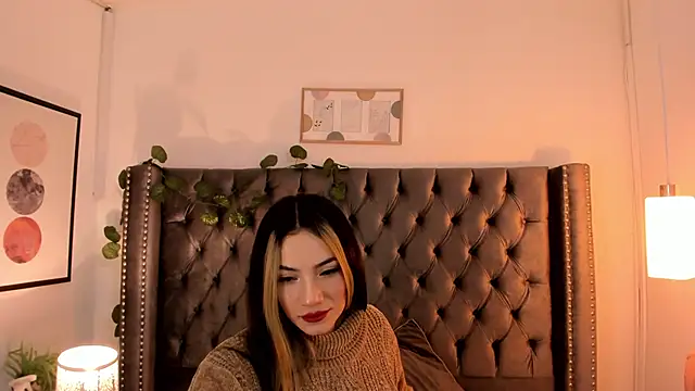 Snapshot of Kim_Blane chatting on 12/12/24, 06:36 Kim Blane online show from 12/12/24, 06:36