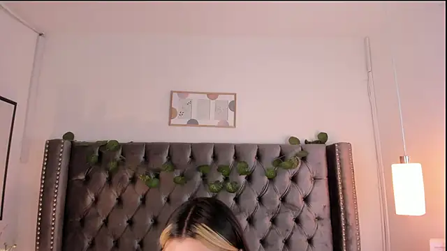 Snapshot of Kim_Blane chatting on 03/21/25, 04:06 Kim Blane online show from 03/21/25, 04:06