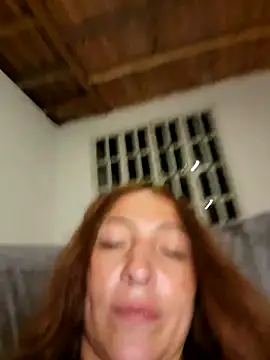 Snapshot of VickyHoult chatting on 12/28/24, 02:01 VickyHoult online show from 12/28/24, 02:01