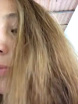 Snapshot of VickyHoult chatting on 12/28/24, 06:50 VickyHoult online show from 12/28/24, 06:50