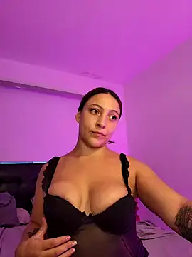 Snapshot of VickyHoult chatting on 02/06/25, 11:04 VickyHoult online show from 02/06/25, 11:04