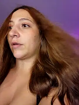 Snapshot of VickyHoult chatting on 03/20/25, 11:23 VickyHoult online show from 03/20/25, 11:23