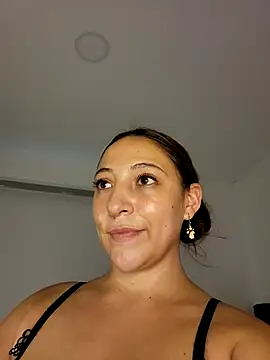 Snapshot of VickyHoult chatting on 03/21/25, 10:50 VickyHoult online show from 03/21/25, 10:50