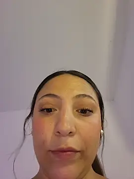 Snapshot of VickyHoult chatting on 10/14/25, 08:42 VickyHoult online show from 10/14/25, 08:42