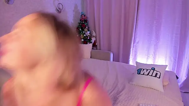 Snapshot of Kitty_Ricky chatting on 01/14/25, 10:38 Kitty Ricky online show from 01/14/25, 10:38