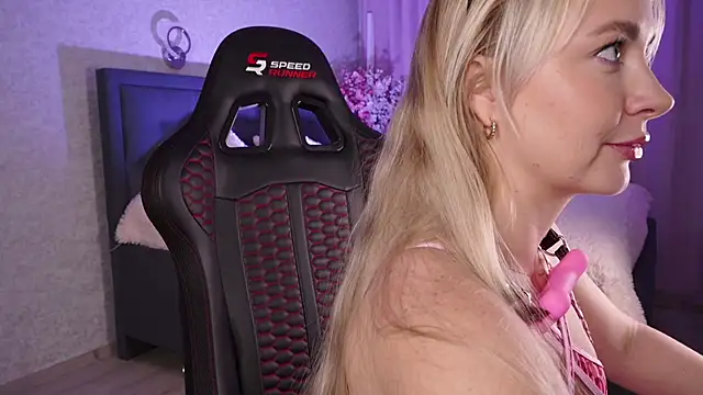 Snapshot of Kitty_Ricky chatting on 12/01/25, 09:03 Kitty Ricky online show from 12/01/25, 09:03