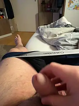 Snapshot of Tomi2244 chatting on 03/19/26, 10:25 Tomi2244 online show from 03/19/26, 10:25