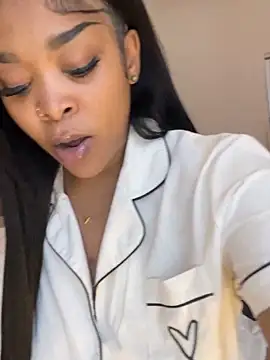 Snapshot of sexyTHANDO chatting on 05/16/26, 12:59 sexyTHANDO online show from 05/16/26, 12:59