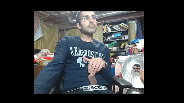 Snapshot of Gsmile1 chatting on 12/20/24, 06:56 Gsmile1 online show from 12/20/24, 06:56