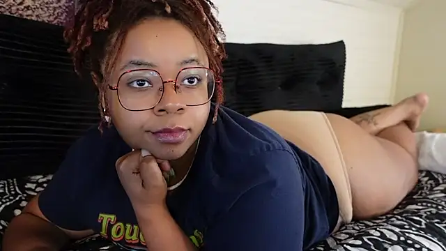 Snapshot of -khayaparker chatting on 06/19/26, 01:26 -khayaparker online show from 06/19/26, 01:26