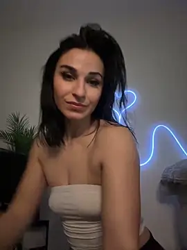 Snapshot of OIivia chatting on 03/06/25, 01:16 OIivia online show from 03/06/25, 01:16