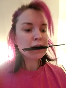 Snapshot of LazyTanukii chatting on 12/04/24, 04:21 LazyTanukii online show from 12/04/24, 04:21