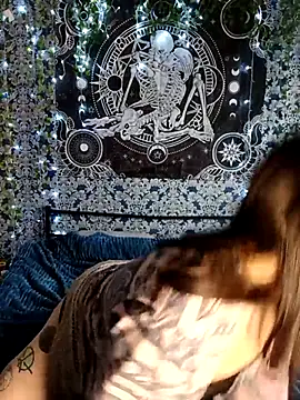 Snapshot of LazyTanukii chatting on 10/22/25, 06:46 LazyTanukii online show from 10/22/25, 06:46