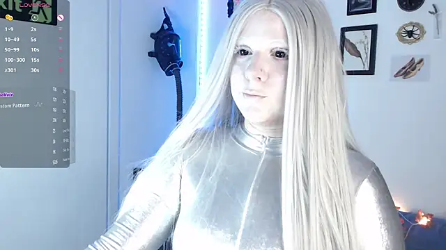 auroralatexprincess online show from 10/28/25, 08:00