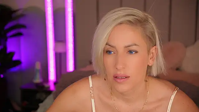 VickySecret96 online show from 11/20/25, 05:45