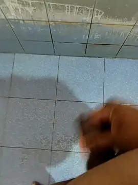 Snapshot of dinesh682 chatting on 10/22/25, 11:04 dinesh682 online show from 10/22/25, 11:04