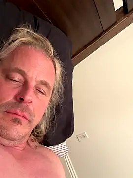 Snapshot of zeus337 chatting on 12/14/25, 07:47 zeus337 online show from 12/14/25, 07:47