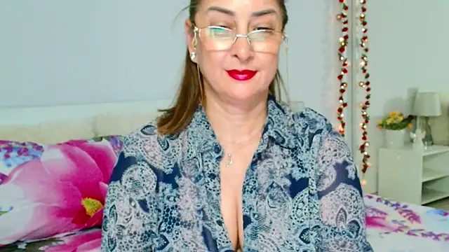 Snapshot of Tyana40 chatting on 05/15/26, 10:50 Tyana40 online show from 05/15/26, 10:50