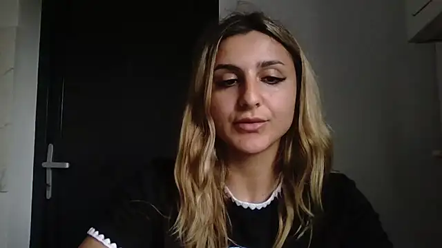 Snapshot of NicolePlay chatting on 06/03/26, 01:36 NicolePlay online show from 06/03/26, 01:36