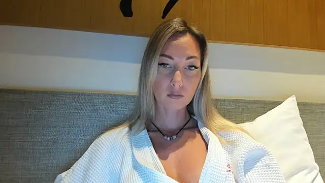 Snapshot of StarryHanna chatting on 02/15/25, 12:48 StarryHanna online show from 02/15/25, 12:48