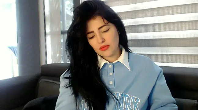 Snapshot of Aleska__Bell chatting on 02/04/25, 01:27 Aleska  Bell online show from 02/04/25, 01:27