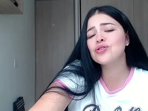 Snapshot of Aleska__Bell chatting on 09/08/25, 03:00 Aleska  Bell online show from 09/08/25, 03:00