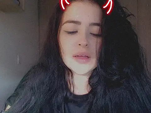 Snapshot of Aleska__Bell chatting on 09/20/25, 10:22 Aleska  Bell online show from 09/20/25, 10:22