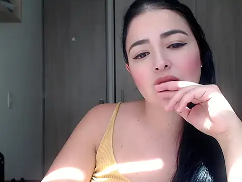 Snapshot of Aleska__Bell chatting on 09/23/25, 02:53 Aleska  Bell online show from 09/23/25, 02:53