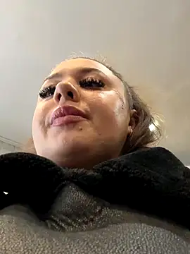 Sara Slow online show from 12/22/25, 01:41