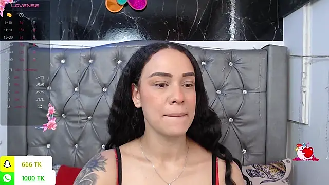 Snapshot of LAILAGUMMY chatting on 05/29/26, 04:27 LAILAGUMMY online show from 05/29/26, 04:27