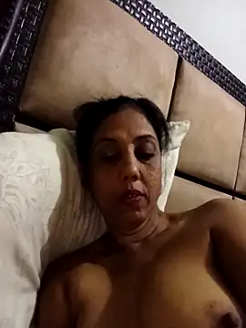 Snapshot of Mahi4luv chatting on 10/19/25, 10:54 Mahi4luv online show from 10/19/25, 10:54