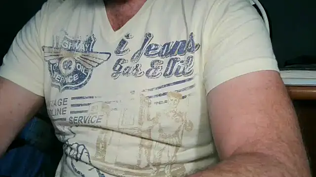 Snapshot of usdirtymikee9 chatting on 09/28/25, 06:35 usdirtymikee9 online show from 09/28/25, 06:35