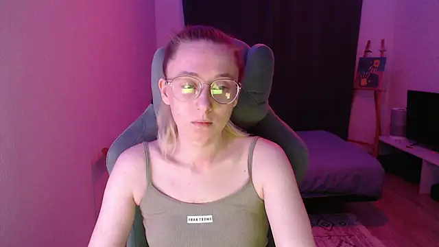 AnabelFrel online show from 11/23/25, 01:05