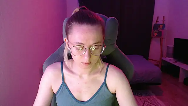 AnabelFrel online show from 11/27/25, 01:18