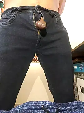 Snapshot of captain_juicyprecum chatting on 12/04/24, 04:43 captain juicyprecum online show from 12/04/24, 04:43